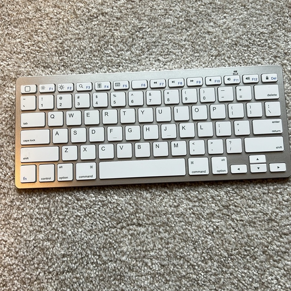 Wireless Keyboard - Picture 5 of 8